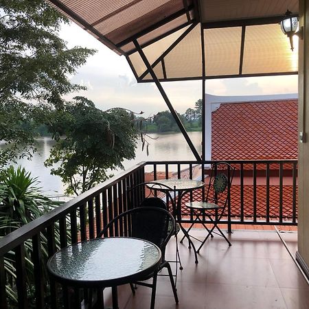 Ruen Thai Ban Rim Nam Kamphaeng Phet Bagian luar foto