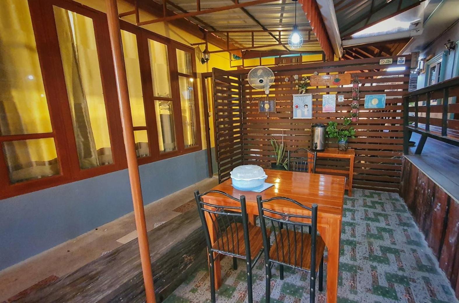 Ruen Thai Ban Rim Nam Kamphaeng Phet Bagian luar foto