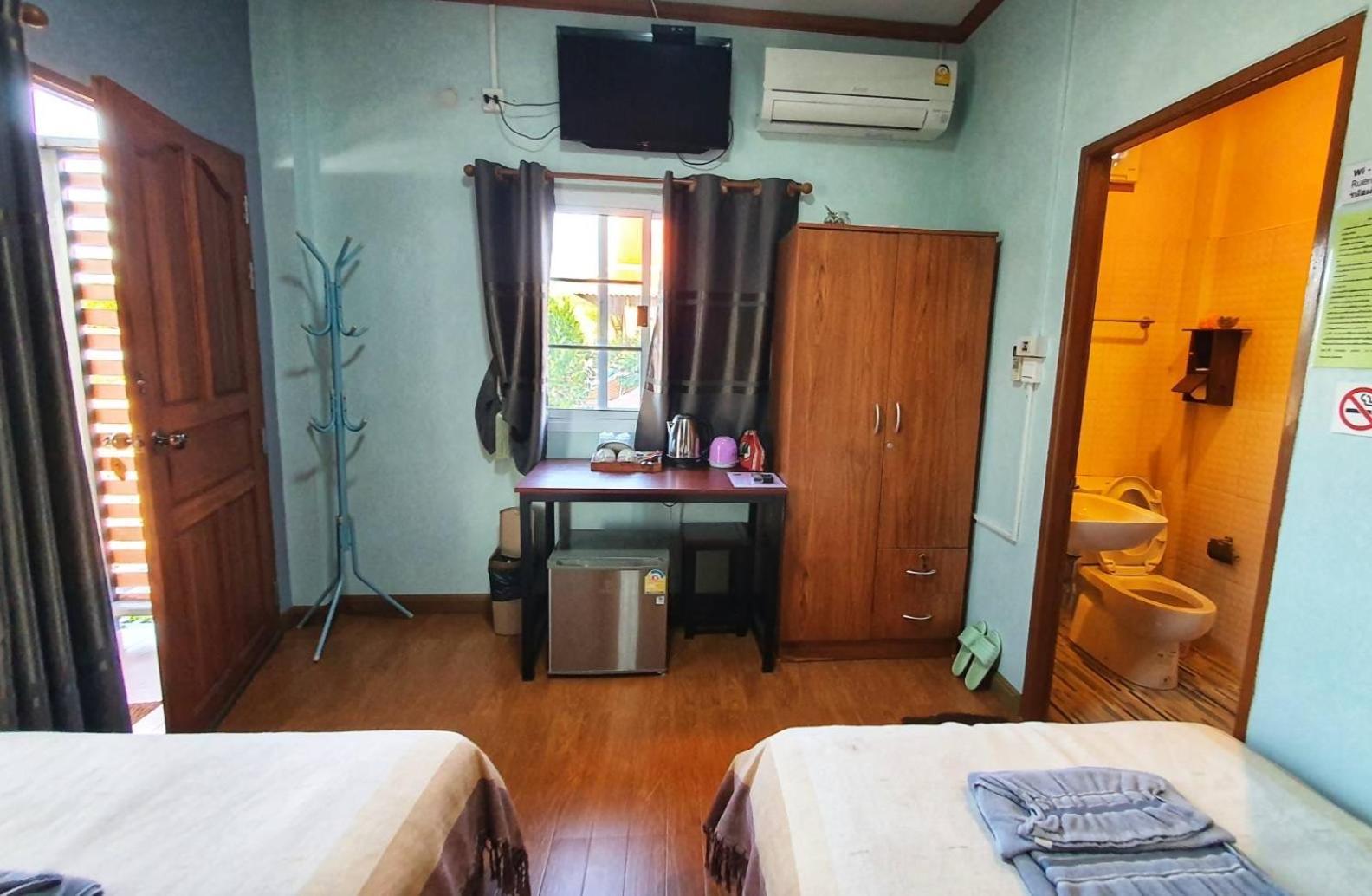 Ruen Thai Ban Rim Nam Kamphaeng Phet Bagian luar foto