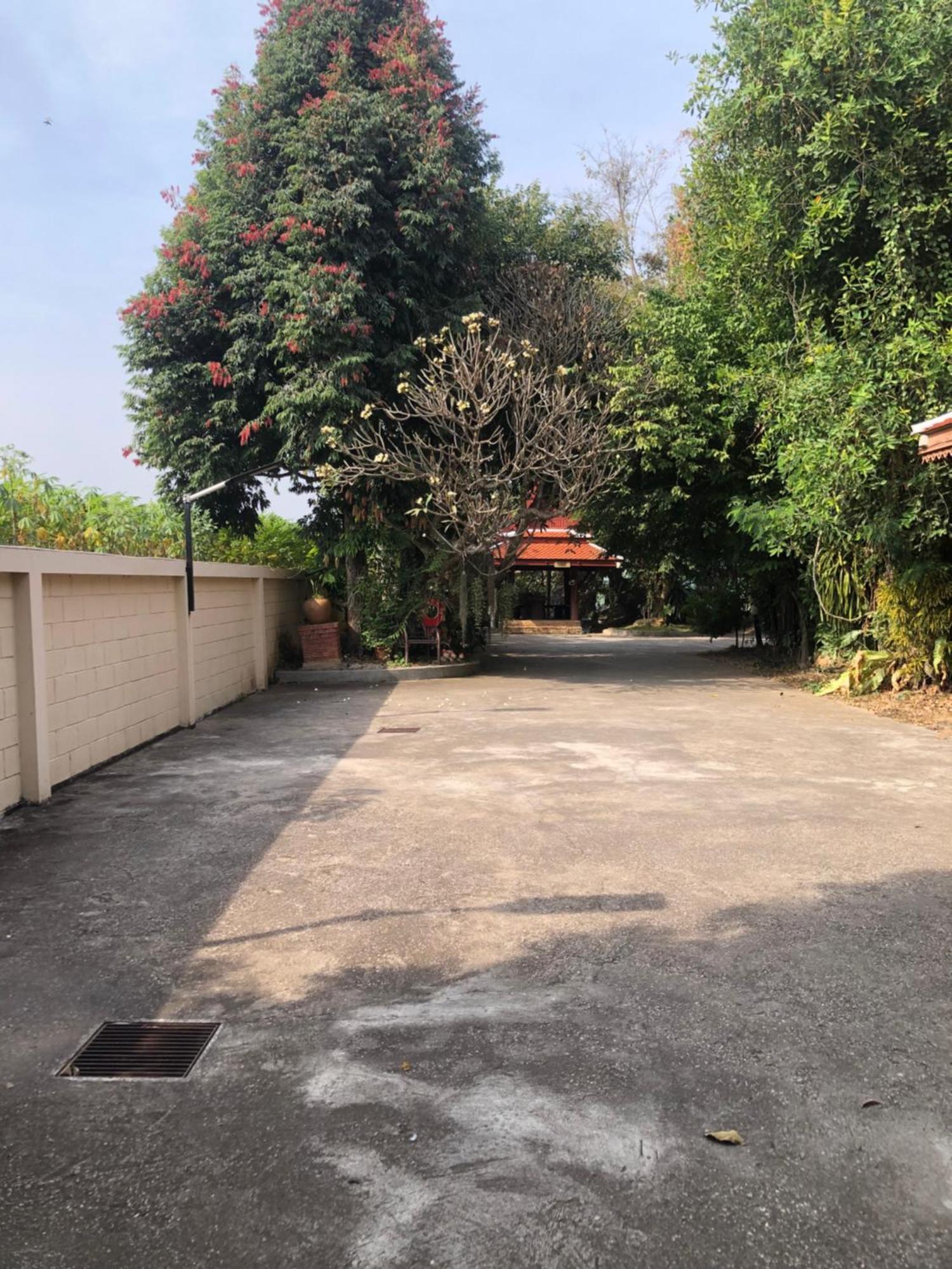 Ruen Thai Ban Rim Nam Kamphaeng Phet Bagian luar foto