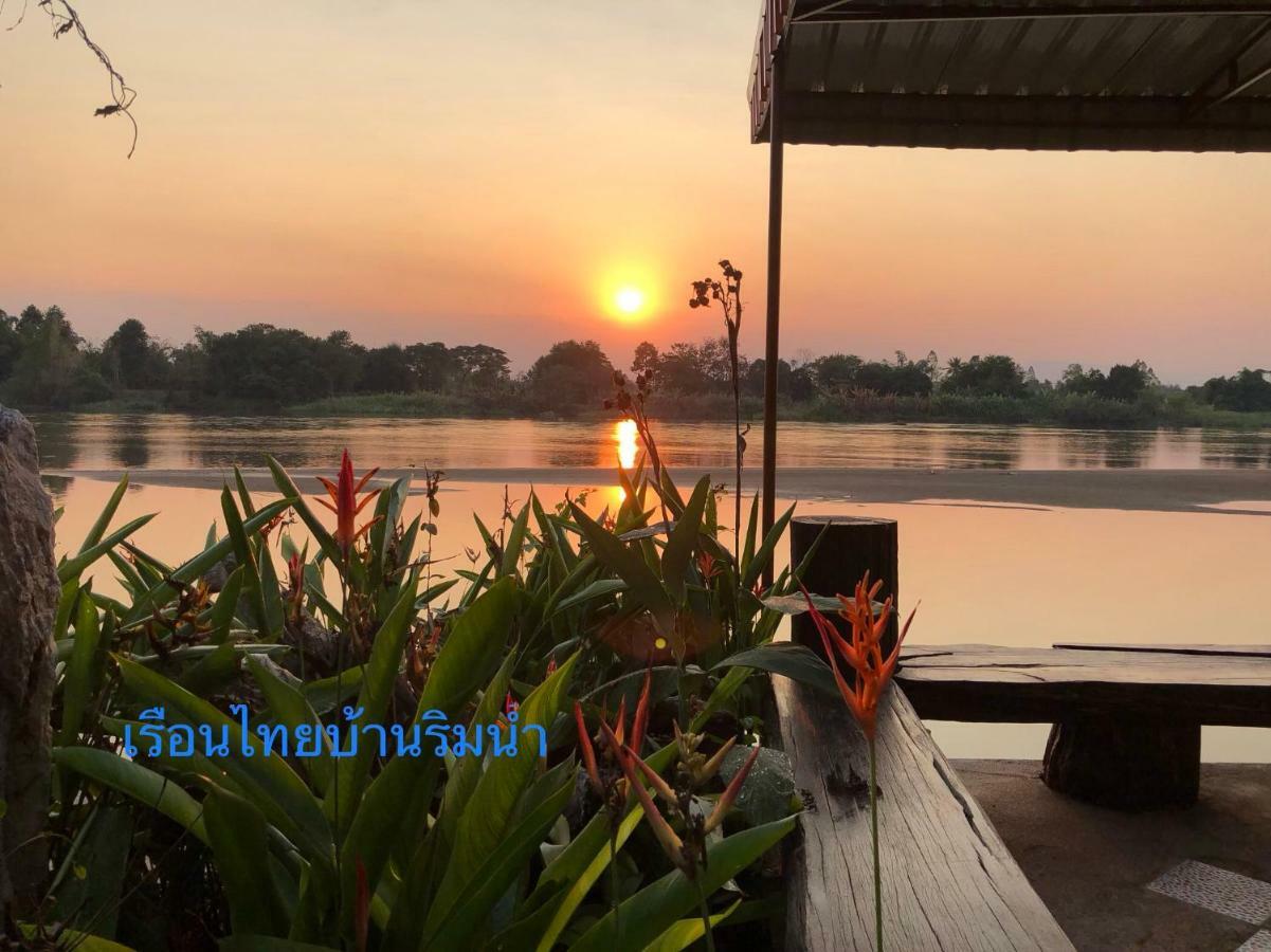 Ruen Thai Ban Rim Nam Kamphaeng Phet Bagian luar foto