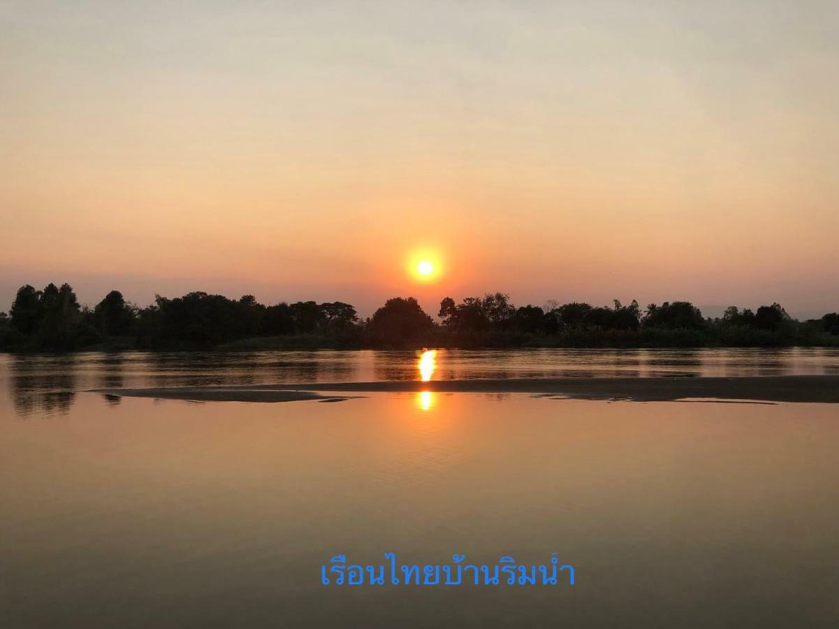 Ruen Thai Ban Rim Nam Kamphaeng Phet Bagian luar foto